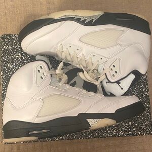 Jordan 5 Men’s White and Black Retro Basketball Sneakers